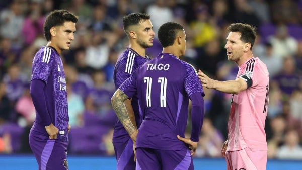 Técnico colombiano fue rescindido por su equipo y Lionel Messi es el señalado