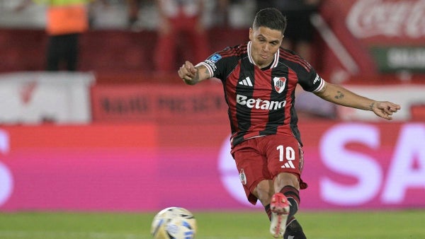 [Video] Quintero falló insólito penalti en estreno de Coudet en River