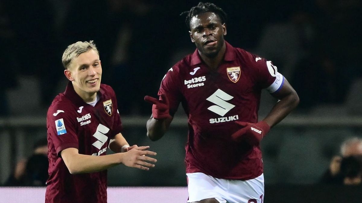Duván Zapata con el Torino