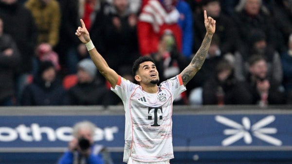 [Video] Luis Díaz tuvo grave error ante Leverkusen, pero se disculpó con gol