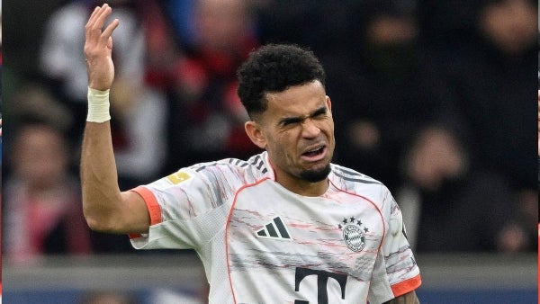 Polémica en la Bundesliga: árbitro reconoce excesiva la roja a Luis Díaz