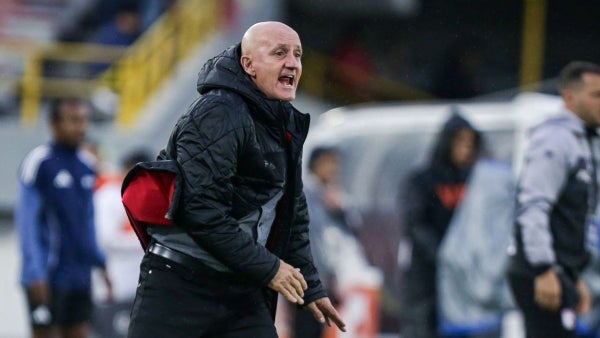 Dos polémicos técnicos que suenan para Santa Fe en remplazo de Pablo Repetto