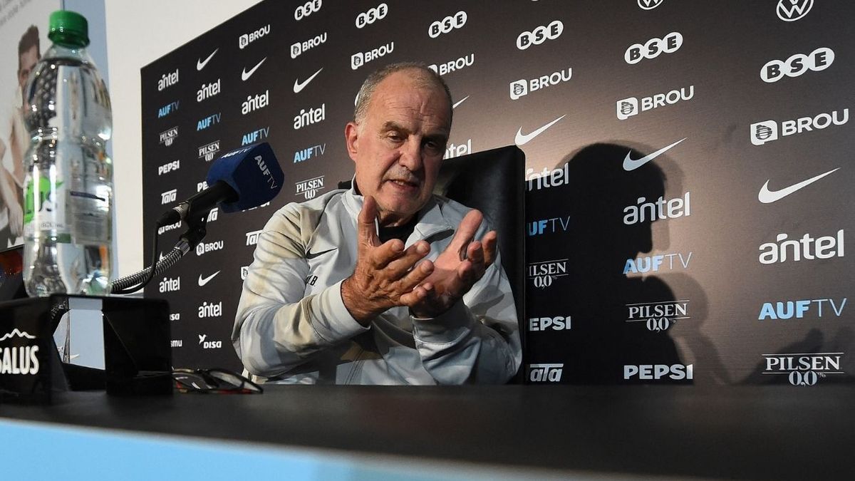 Marcelo Bielsa, DT de Uruguay.