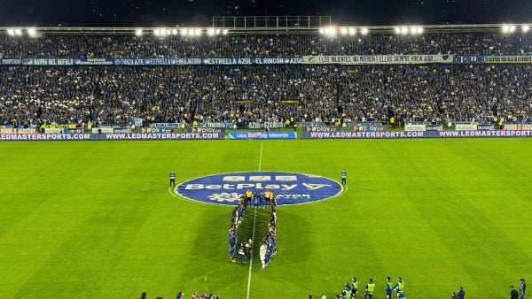 [VIDEO] ¡Hasta las lágrimas! Así fue el emotivo homenaje de Millonarios a Santiago Castrillón