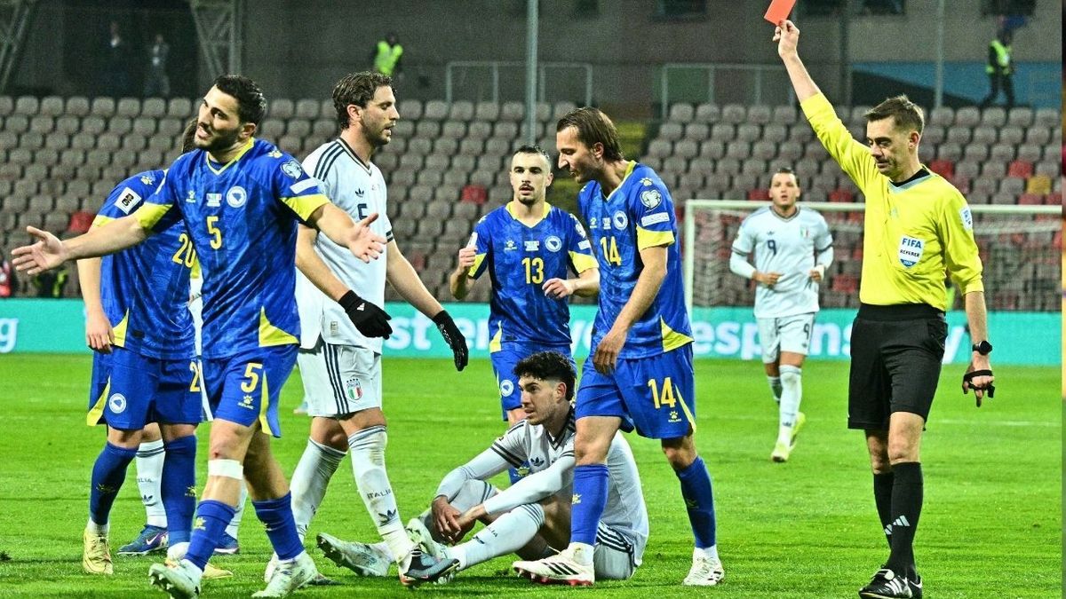 Alessandro Bastoni, expulsado con la Selección de Italia