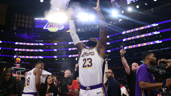 LeBron James rompe otro récord en la NBA tras victoria ante Cavaliers