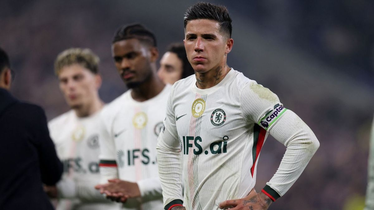 Enzo Fernández fue castigado en Chelsea