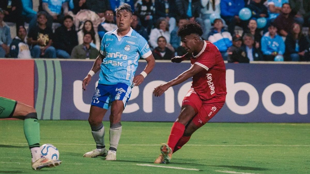 Daniel Valencia marcó golazo contra Macará