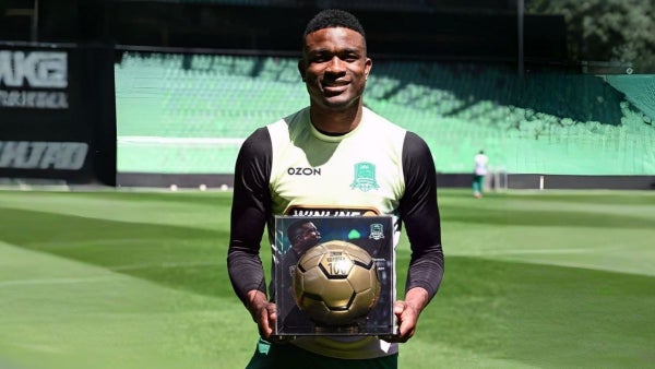 Jhon Córdoba escribe la historia en Rusia: recibió el Balón de Oro