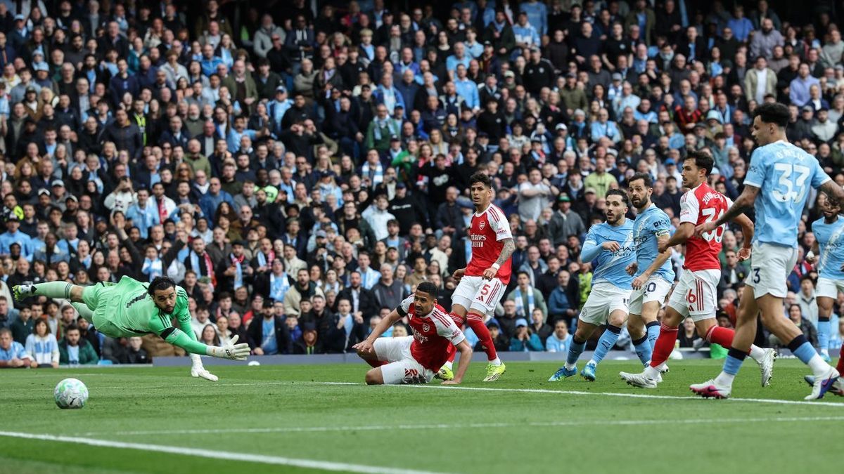Manchester City venció a Arsenal y apretó la disputa del título de la Premier League