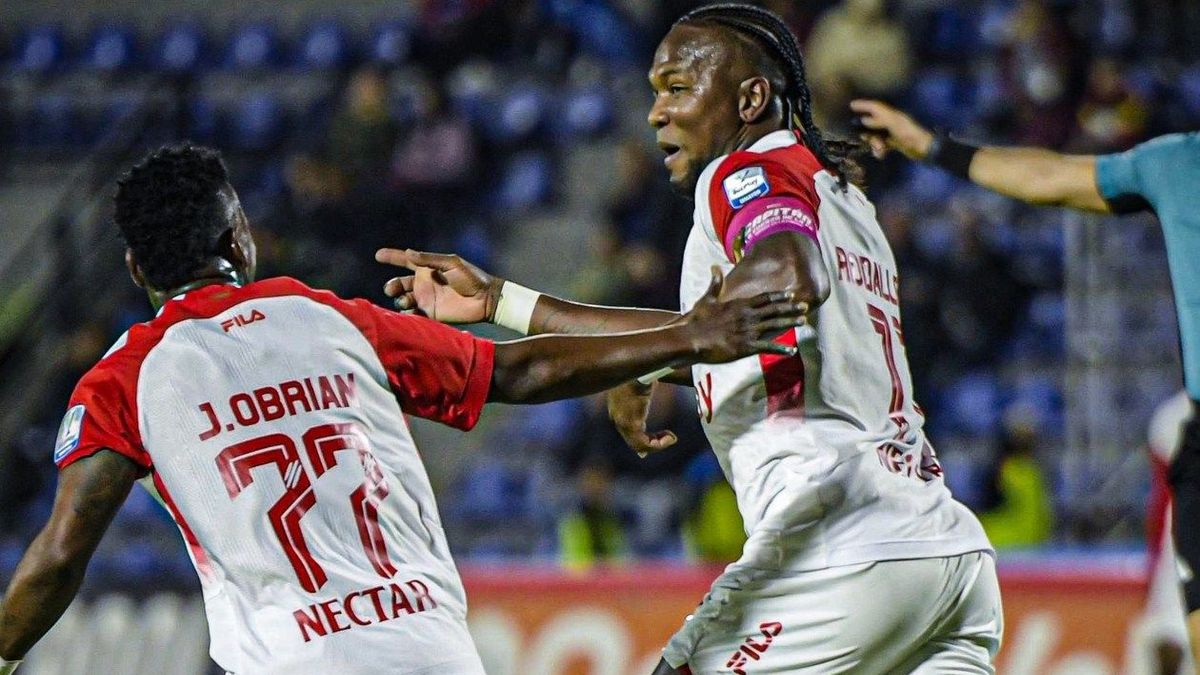 Hugo Rodallega celebra gol de Santa Fe vs Pasto