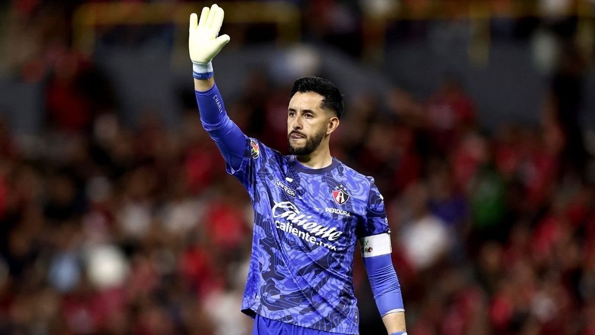Camilo Vargas tapó penal para Atlas