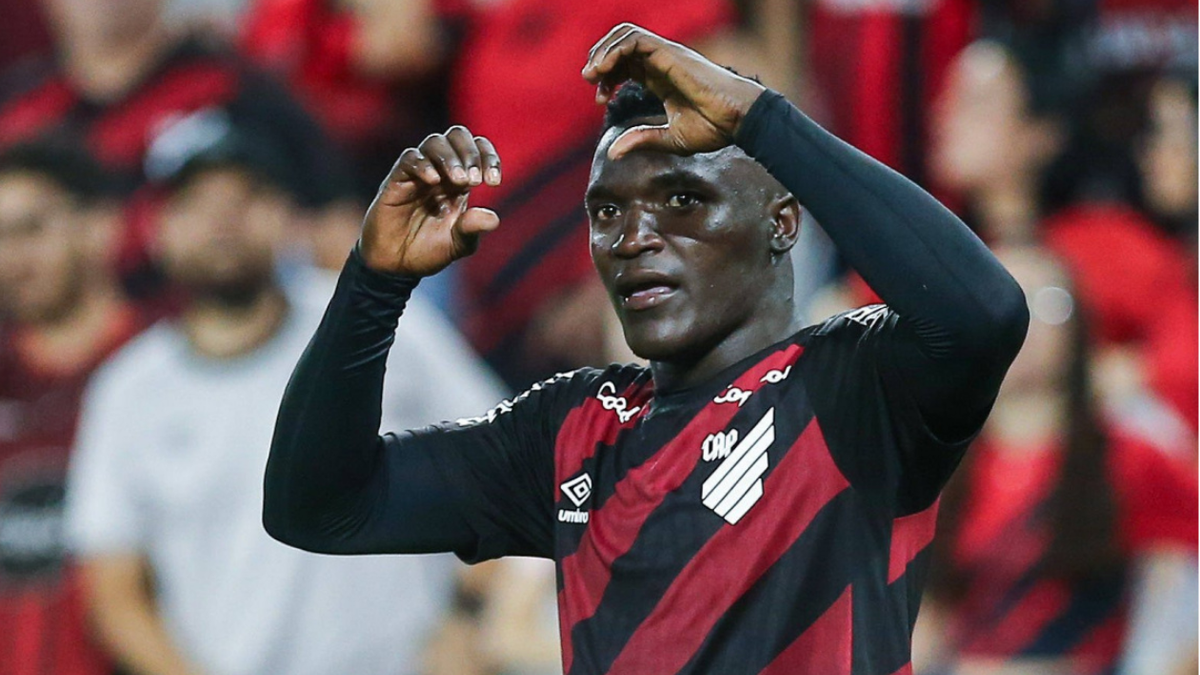 Panorama complicado de Kevin Viveros en Brasil con Paranaense
