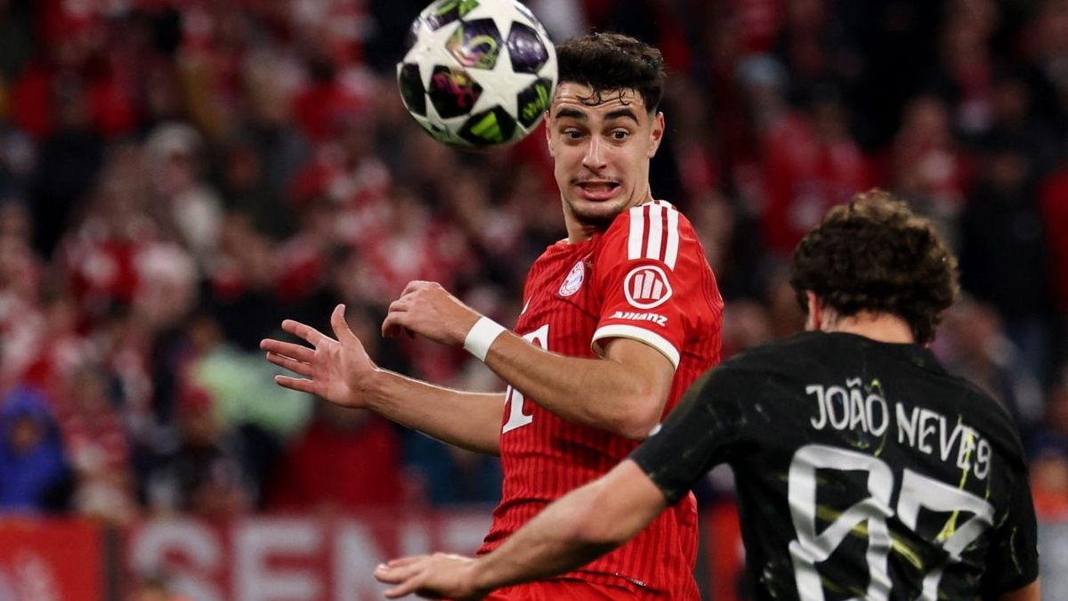 Bayern reclamó una mano en el área vs PSG