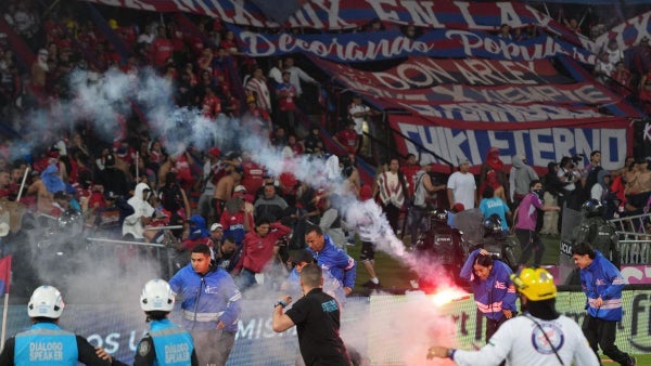 Hinchas obligaron a suspender el partido Medellín vs Flamengo, ¿qué pasó?