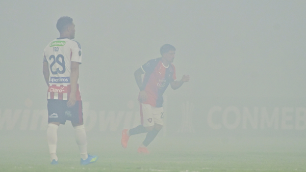 El partido de Junior vs Cerro Porteño se suspende a causa de los hinchas