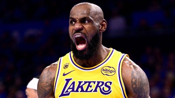 [VIDEO] Furia de Lebron James contra un aficionado: derrota de Los Lakers