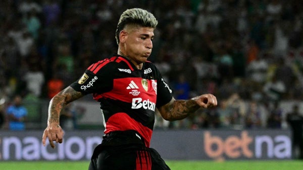 [Video] El golazo de Jorge Carrascal que le dio la victoria a Flamengo contra Gremio