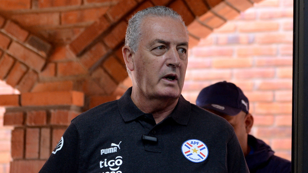 Varios cambios en la prelista de Gustavo Alfaro con Paraguay para el Mundial