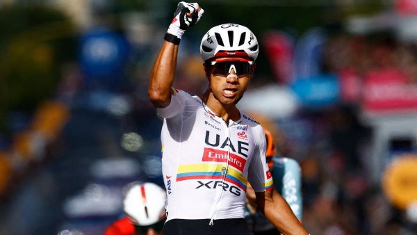 Jhonatan Narváez se hizo fuerte en el sprint y ganó la cuarta etapa del Giro de Italia