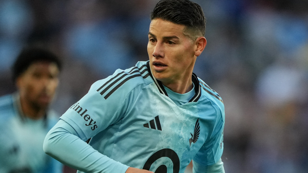 VIDEO: James Rodríguez metió soberbio remate y la pelota se estrelló en el palo