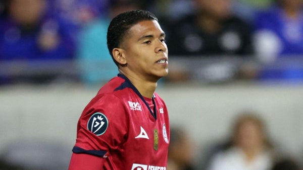[Video] Kevin Mier cometió un grosero error en Cruz Azul vs Chivas