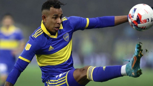¿Sebastián Villa volvería a Boca? Traba judicial y cláusula millonaria, en el camino