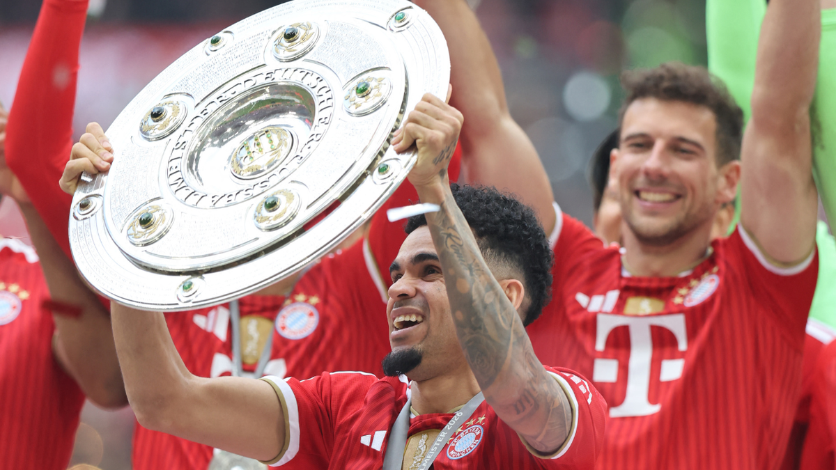 Luis Díaz levanta el trofeo de la Bundesliga con Bayern Múnich