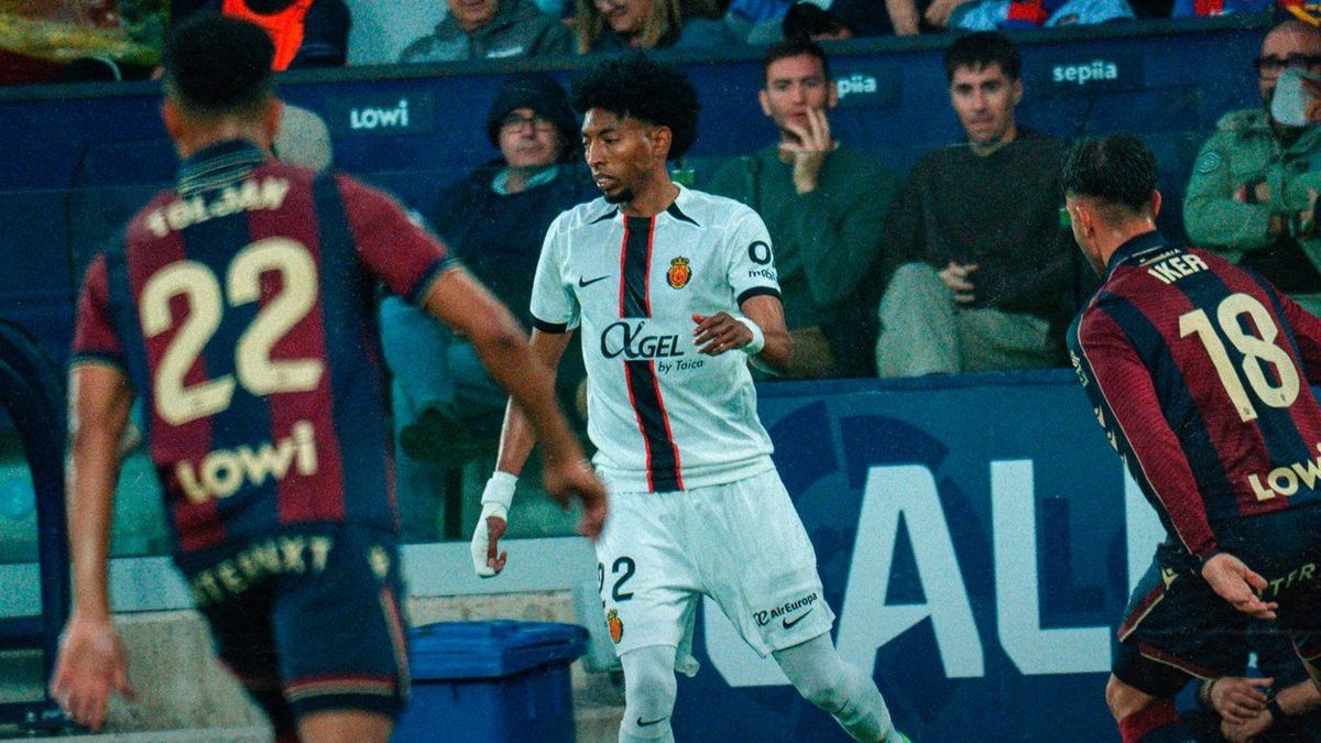 Johan Mojica salió expulsado en Mallorca