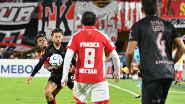 Santa Fe se salvó con Platense: golazo anulado puso a temblar en Libertadores
