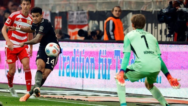 ¡Vote por Lucho! Pintura de Díaz, nominado al mejor gol de la Bundesliga