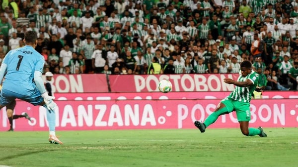 VIDEO - Golazo de Román y Nacional del gana 2-0 a Tolima