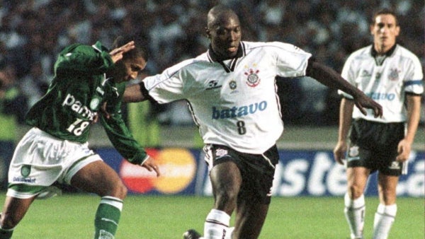 Casemiro eligió a Freddy Rincón como el volante que marcó su infancia en Corinthians