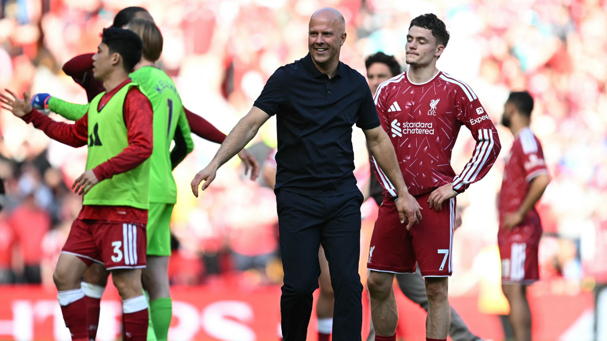 Arne Slot no es más el técnico de Liverpool