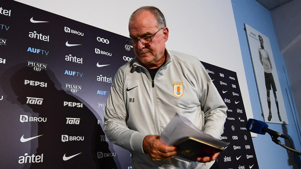 Marcelo Bielsa tomó drásticas decisiones en la convocatoria de Uruguay para el Mundial