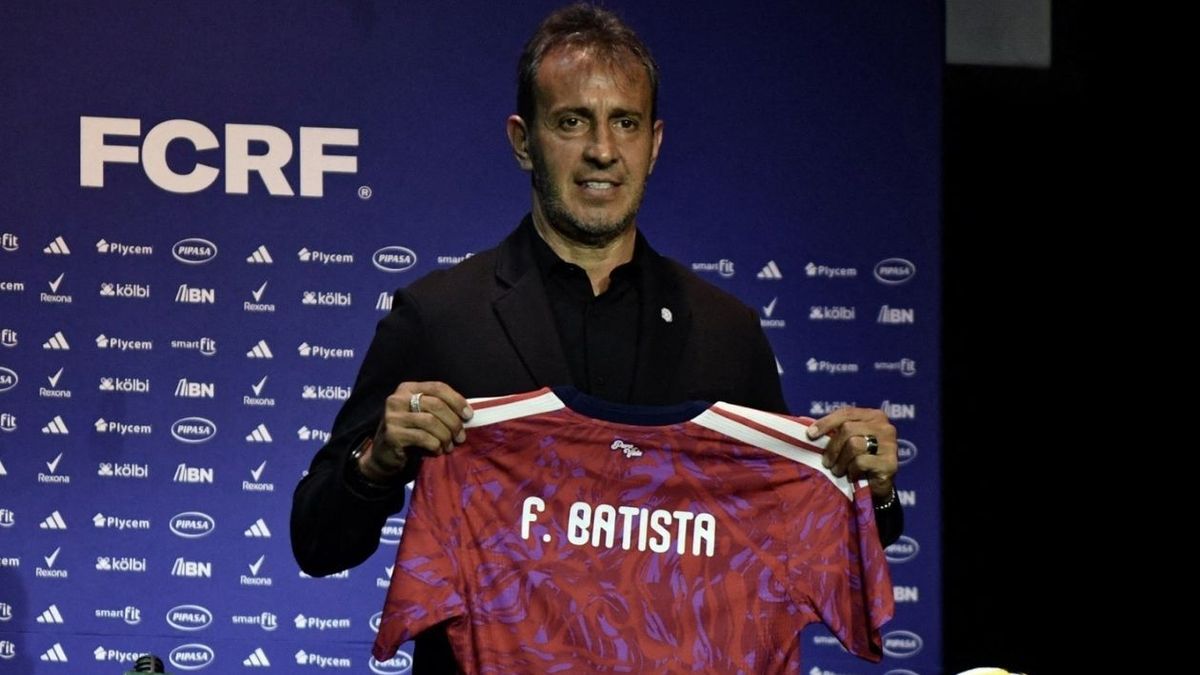 Fernando Batista , DT de Costa Rica.