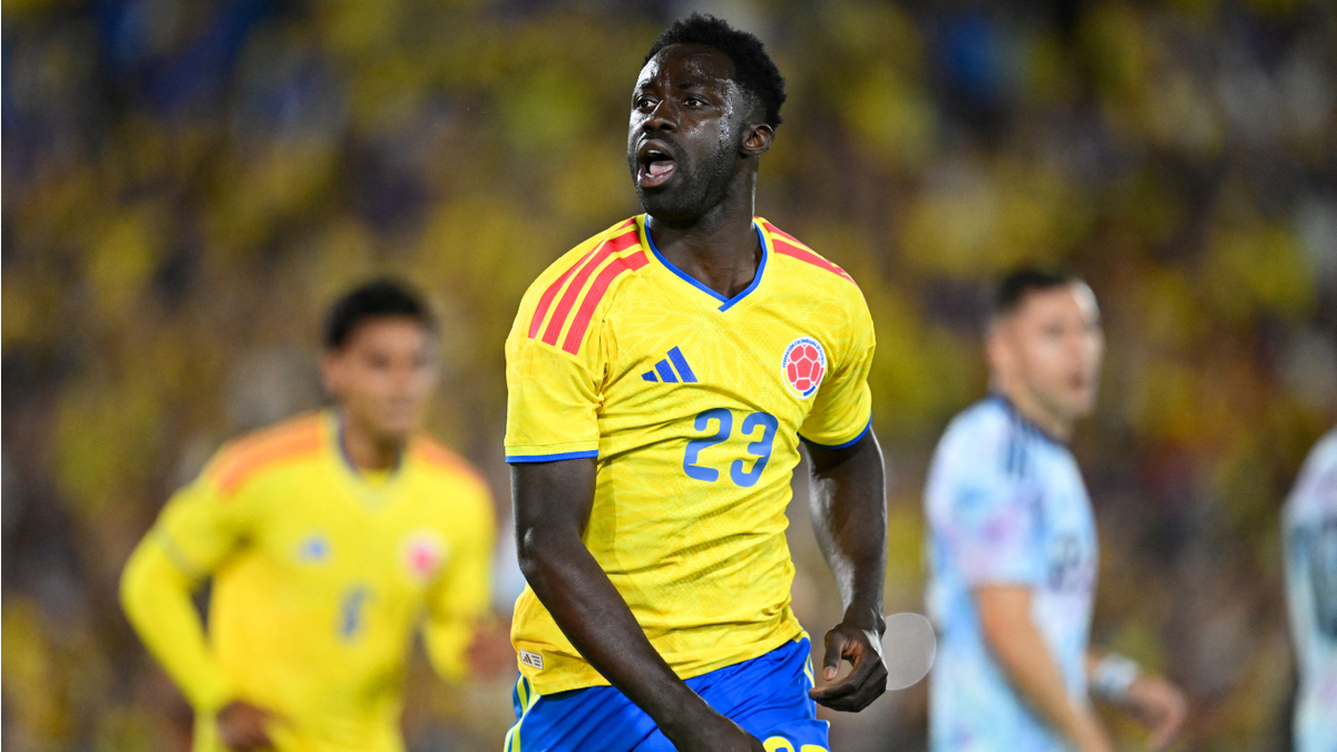 Davinson Sánchez abre el marcador en el partido de Colombia