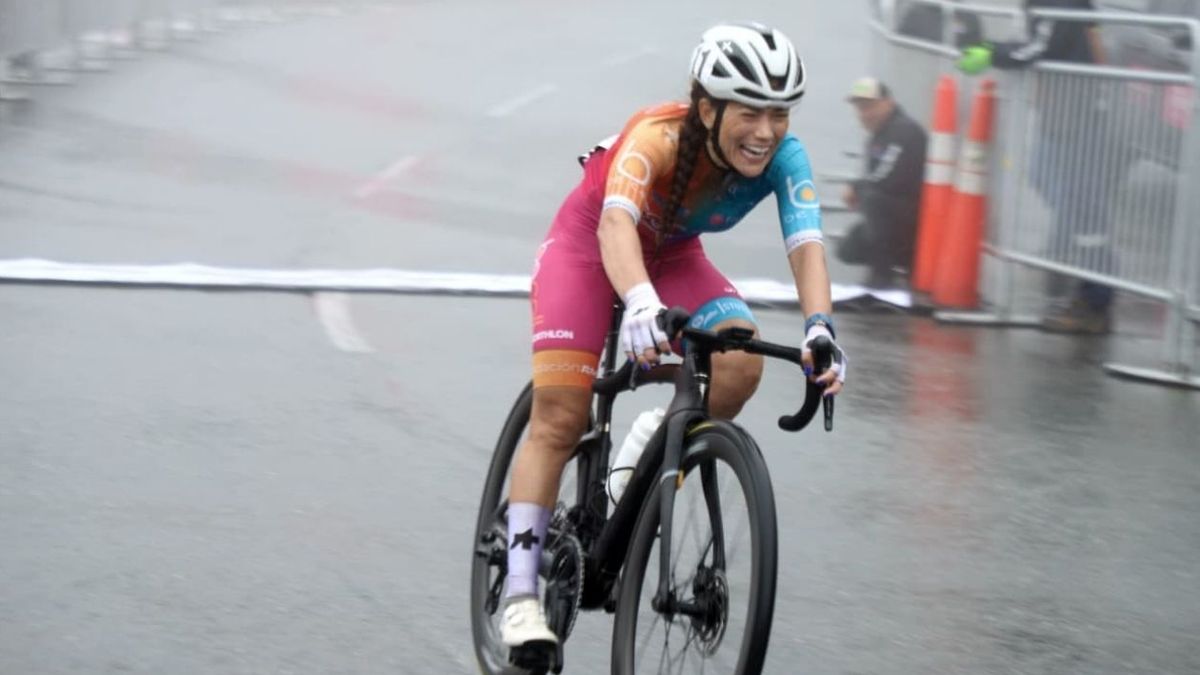 Lilibeth Chacón (Eneicat Becal), ganadora etapa reina de la Vuelta a Colombia 2026.