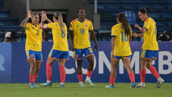 Colombia se despidió de Cali con clasificación al Mundial, liderato y victoria a Uruguay