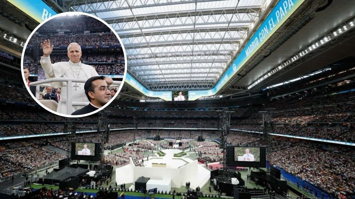 Florentino Pérez regaló una camiseta del Real Madrid al papa León XIV en el Bernabéu