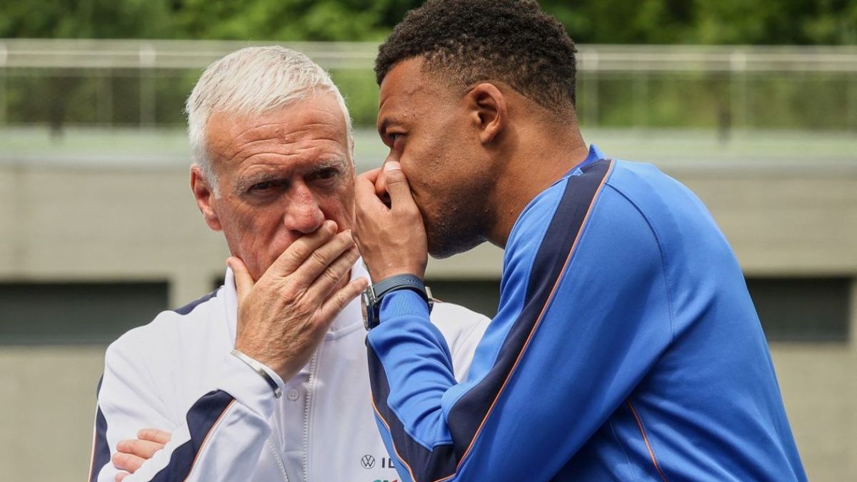 Didier Deschamps y Kylian Mbappe.