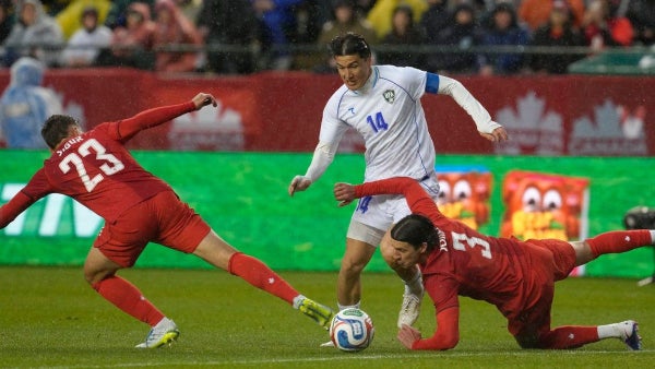 Uzbekistán prende alarmas vs Colombia: jugador recayó en lesión a seis días del debut