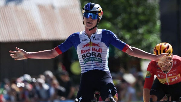 Maxim Van Gils ganó la sexta etapa del Tour Auvergne - Ródano-Alpes y se sacudió la CG