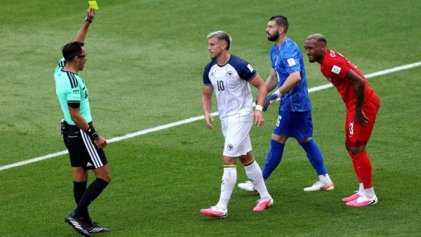 Árbitro Facundo Tello pidió disculpas en pleno partido del Mundial: la escena se hizo viral