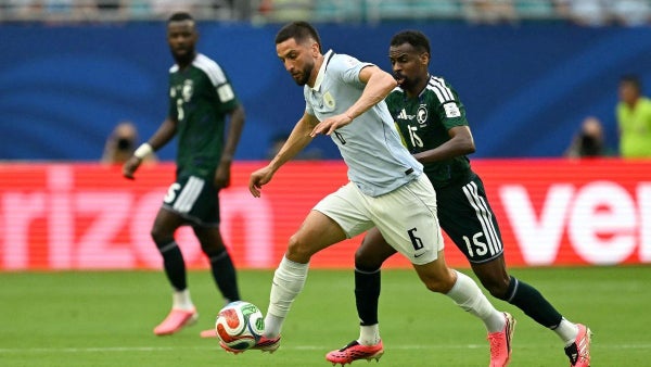 [Video] Uruguay fue superior a Arabia pero no pasó del empate en el debut - resumen y goles