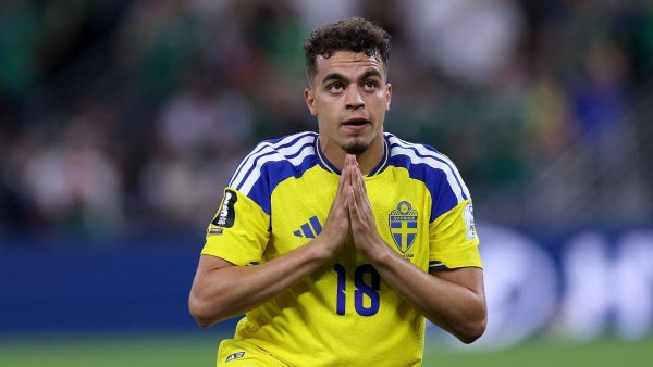 La curiosa razón por la que Yasin Ayari, de Suecia, no celebró el gol contra Túnez