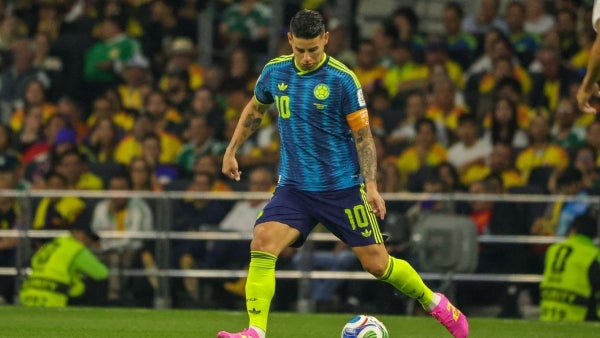 VIDEO - Ovación a James Rodríguez en la victoria de Colombia sobre Uzbekistán