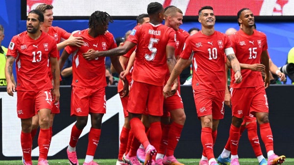 Suiza sueña con la clasificación tras goleada a Bosnia