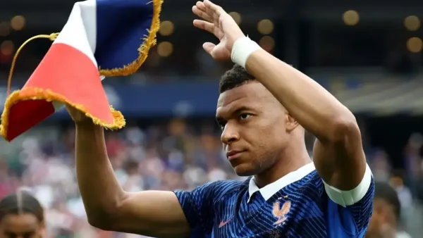 Mbappé no perdona: marcó ante Irak y mete presión a Messi en la tabla de goleadores