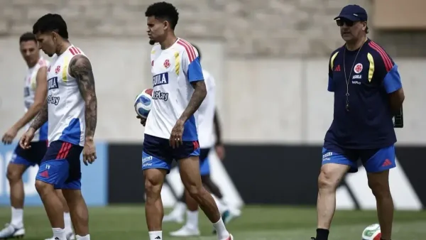 Néstor Lorenzo destacó la evolución de Luis Díaz: “Está siendo un delantero completo”